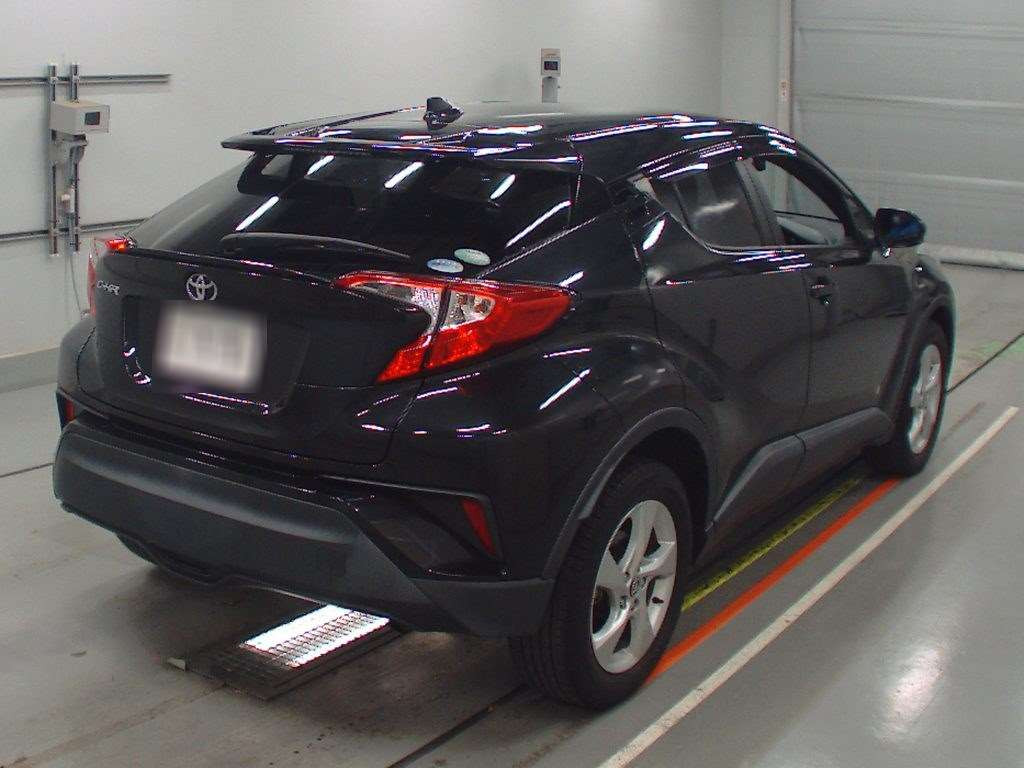 2017 Toyota C-HR NGX50[1]