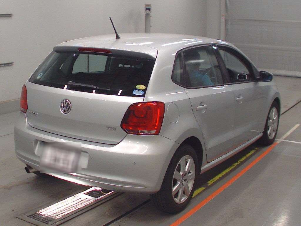 2010 Volkswagen Polo 6RCBZ[1]