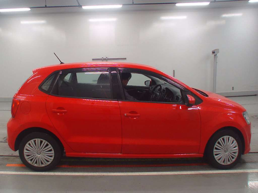 2014 Volkswagen Polo 6RCJZ[2]