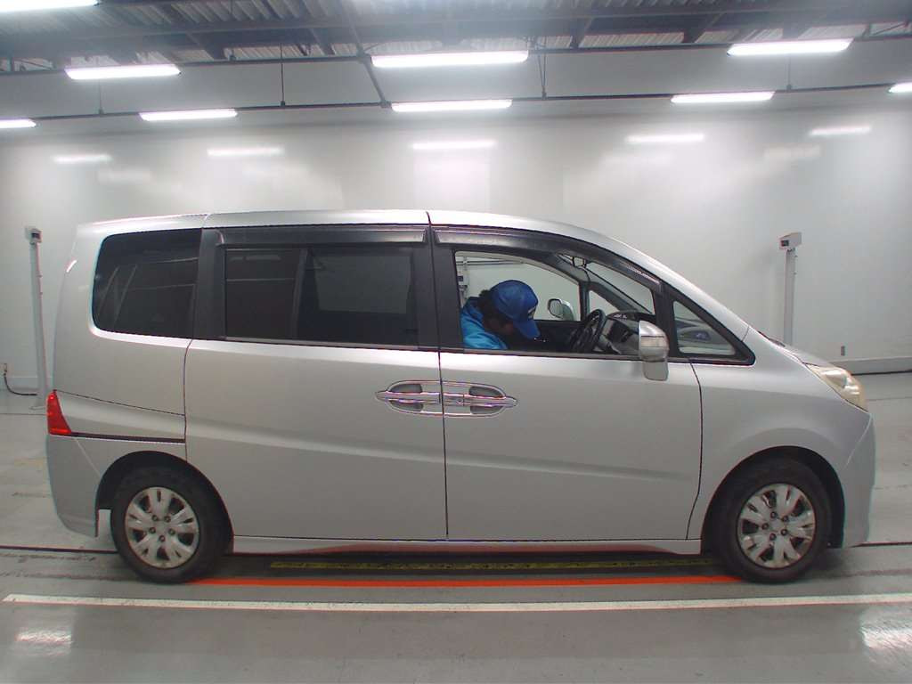 2008 Honda Step WGN RG1[2]