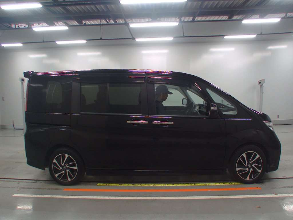 2016 Honda Step WGN Spada RP3[2]