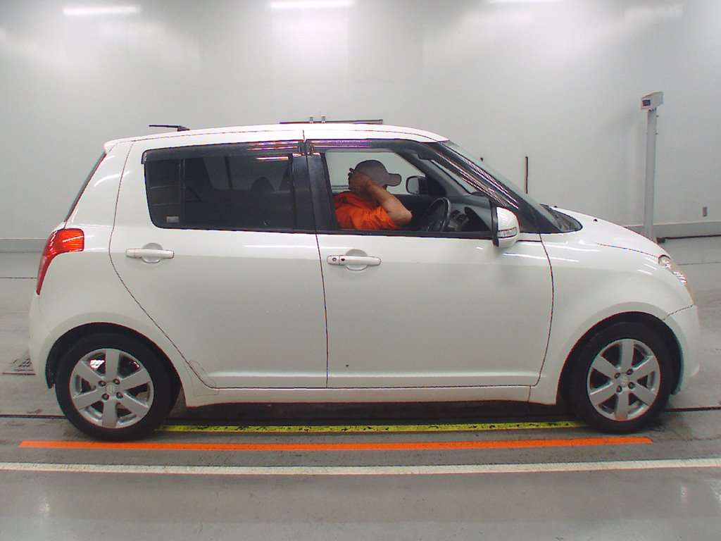 2008 Suzuki Swift ZC71S[2]