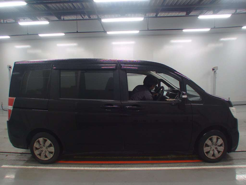 2013 Honda Step WGN RK1[2]