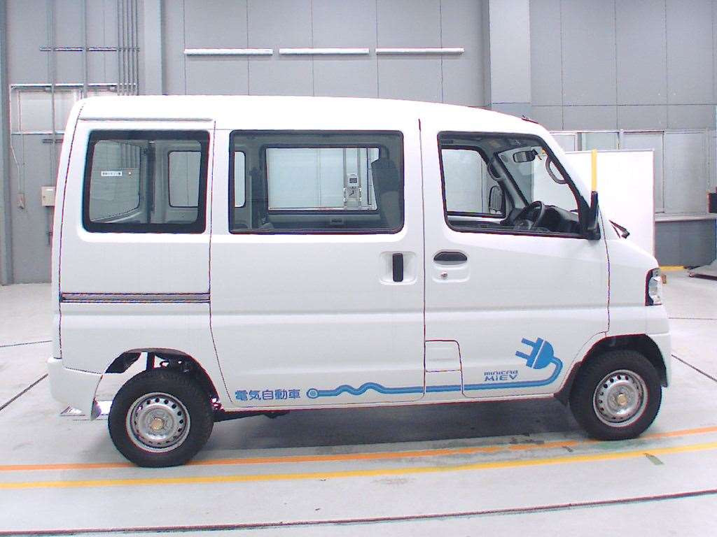 2022 Mitsubishi Minicab Miev U68V[2]