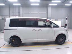 2014 Mitsubishi Delica D5