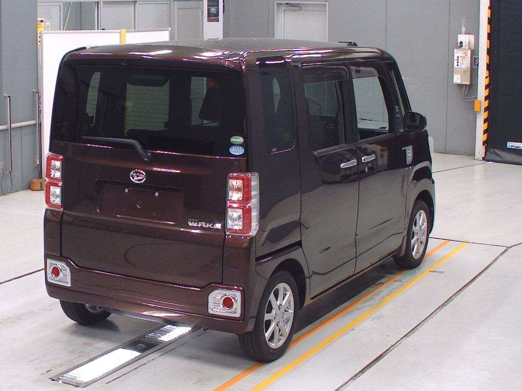 2016 Daihatsu Wake LA700S[1]