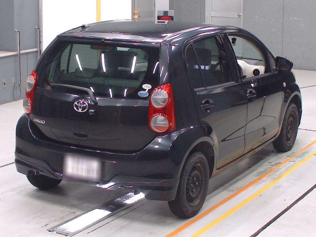 2011 Toyota Passo KGC30[1]