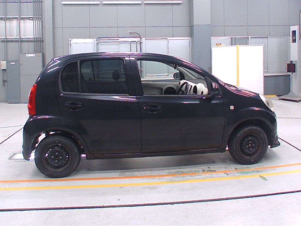 2011 Toyota Passo KGC30[2]