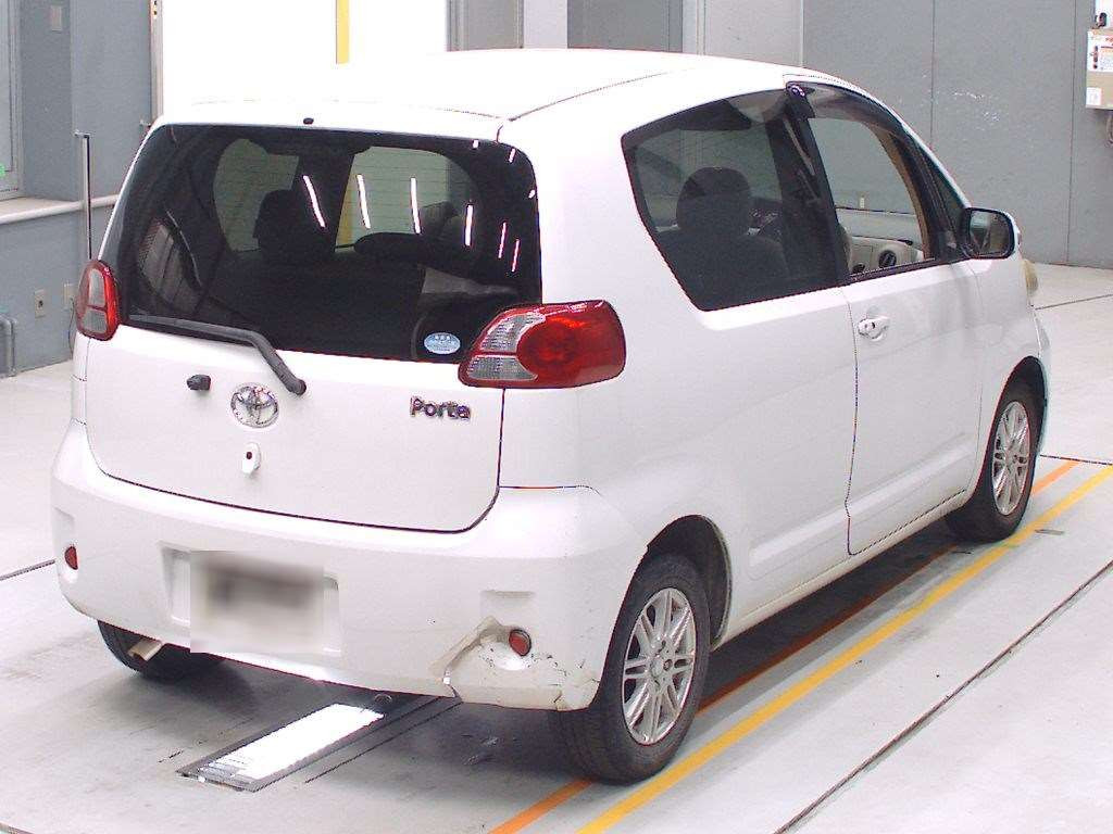 2009 Toyota Porte NNP15[1]