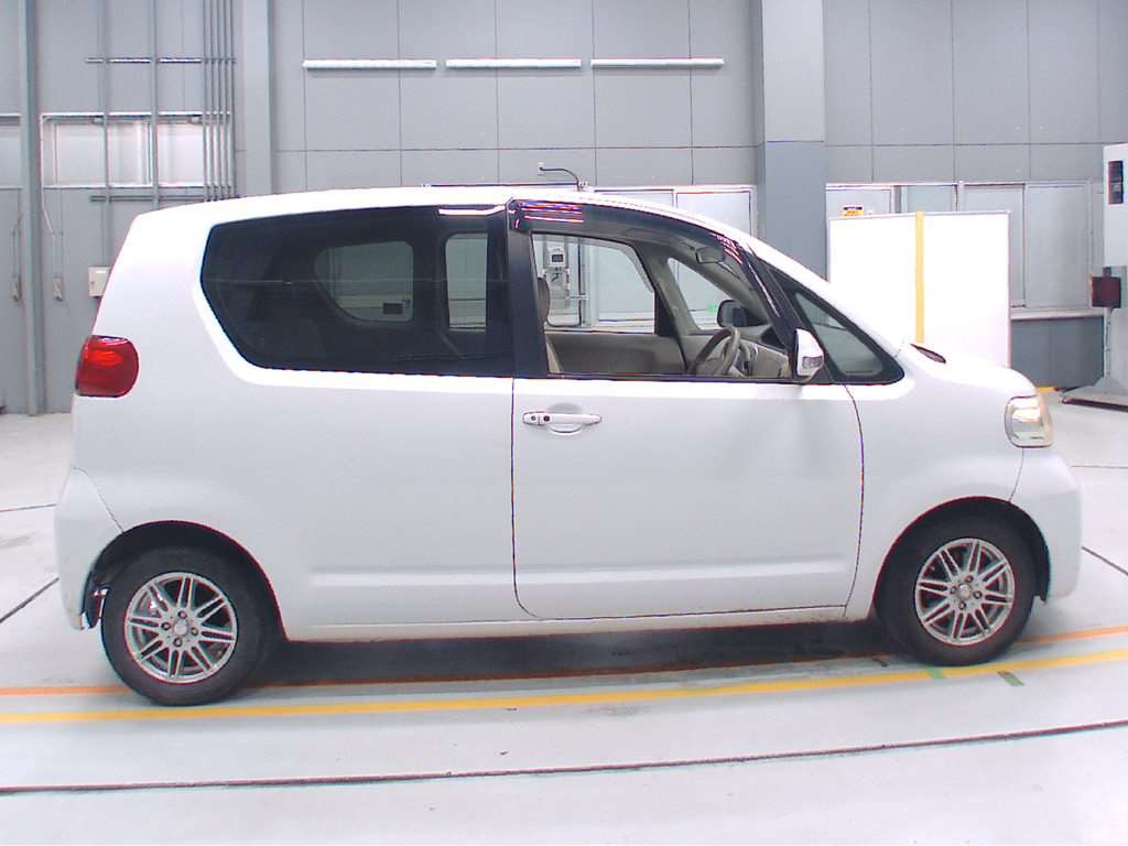 2009 Toyota Porte NNP15[2]