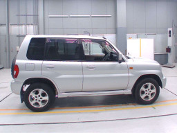 2002 Mitsubishi Pajero iO