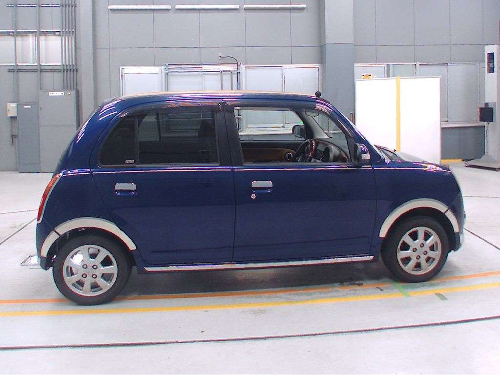 2009 Daihatsu Miragino L650S[2]