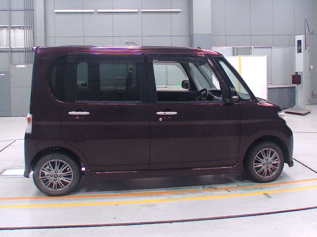 2011 Daihatsu Tanto L385S[2]