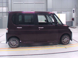 2011 Daihatsu Tanto