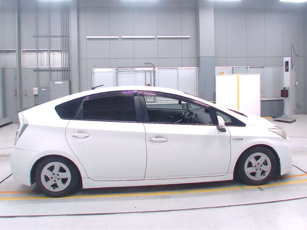 2011 Toyota Prius ZVW30[2]