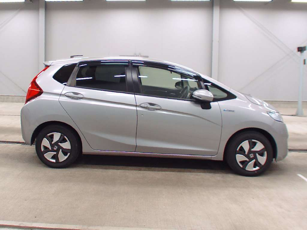 2013 Honda Fit Hybrid GP5[2]