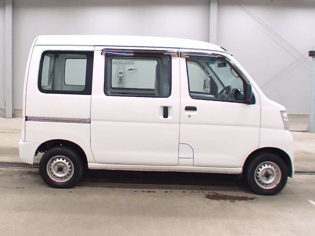 2013 Daihatsu Hijet Cargo S331V[2]