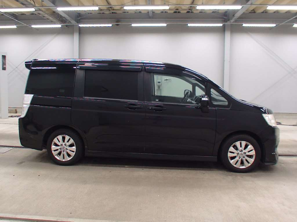 2010 Honda Step WGN Spada RK5[2]