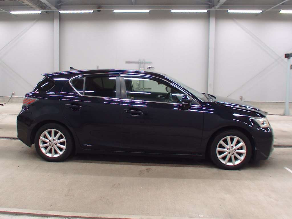 2011 Lexus CT ZWA10[2]