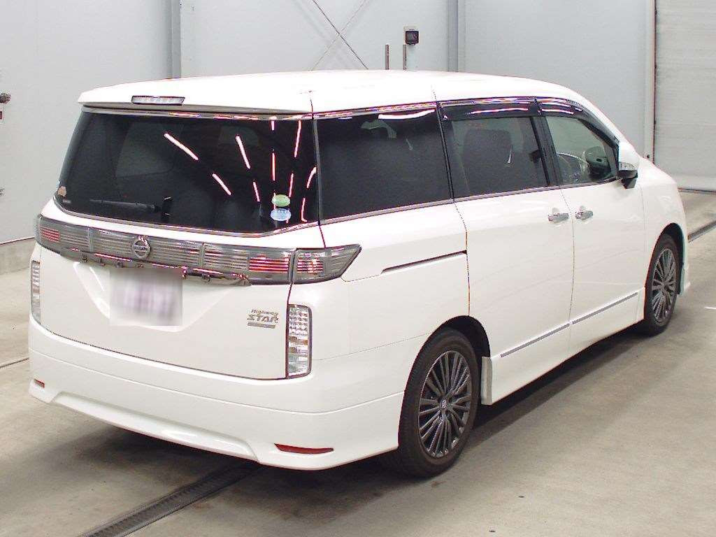 2016 Nissan Elgrand TNE52[1]