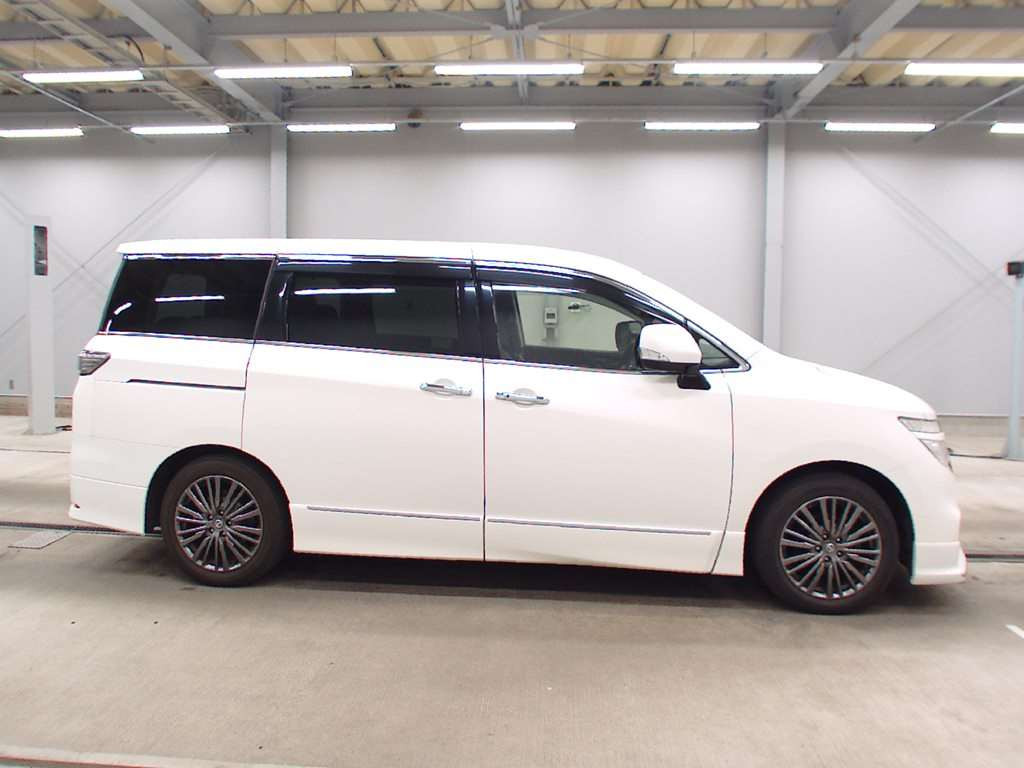 2016 Nissan Elgrand TNE52[2]