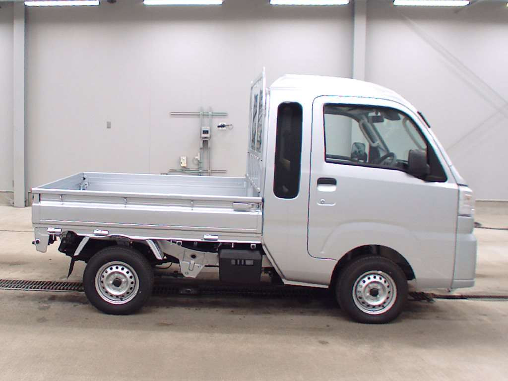 2024 Daihatsu Hijet Truck S510P[2]