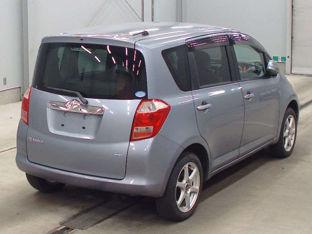 2005 Toyota Ractis NCP105[1]