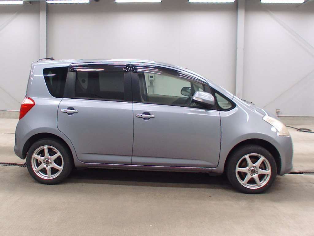 2005 Toyota Ractis NCP105[2]