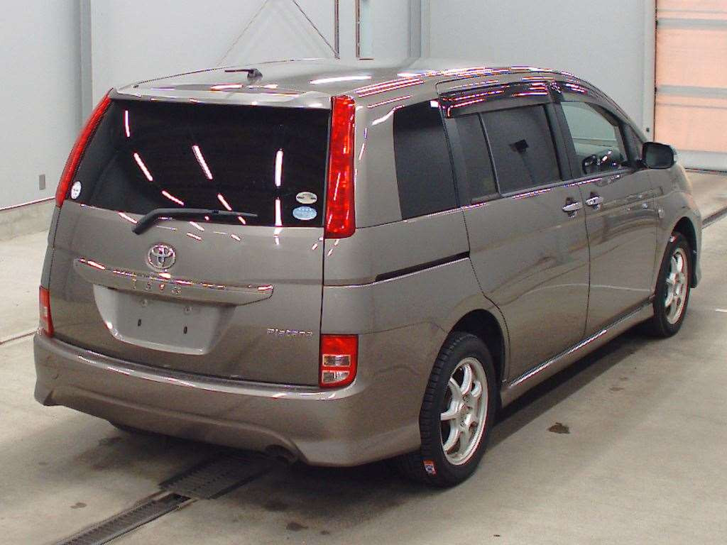 2008 Toyota Isis ANM15W[1]