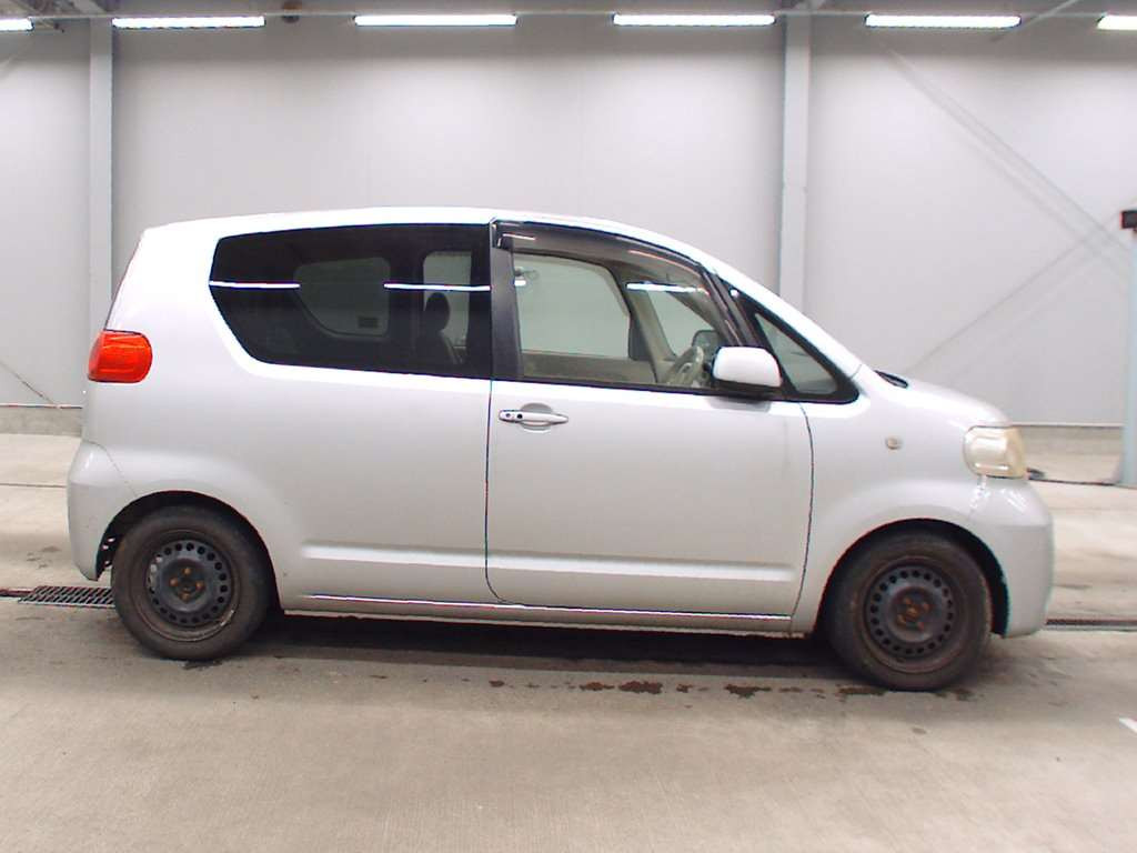 2005 Toyota Porte NNP11[2]