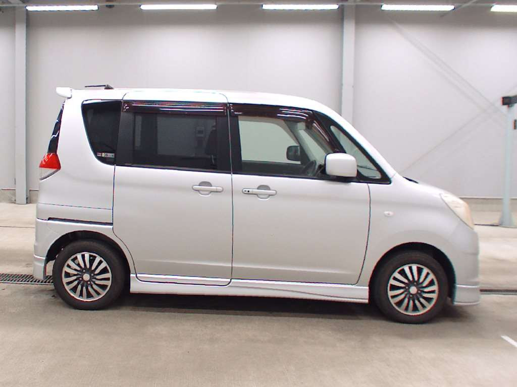 2011 Suzuki Solio MA15S[2]