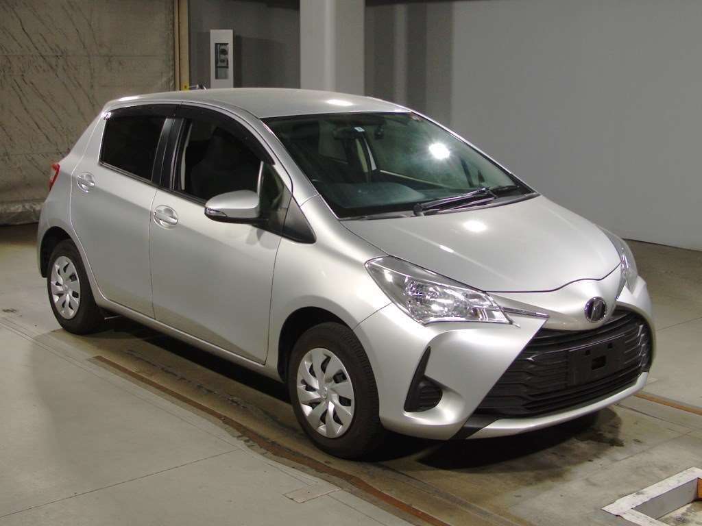 2017 Toyota Vitz NSP135[2]