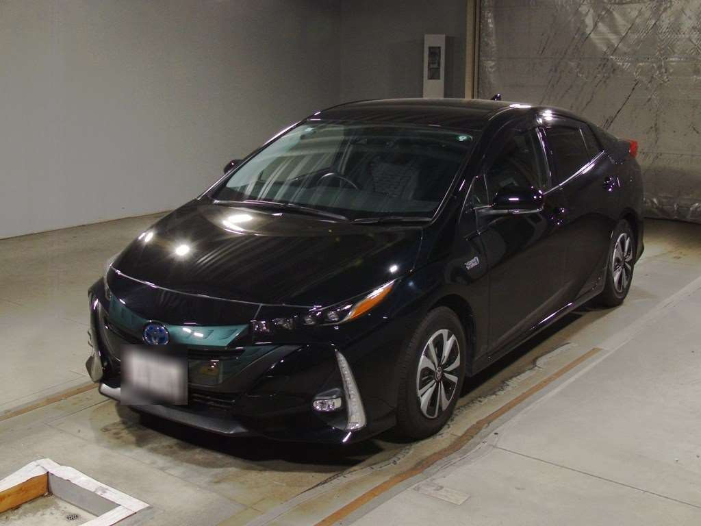 2017 Toyota Prius PHV ZVW52[0]