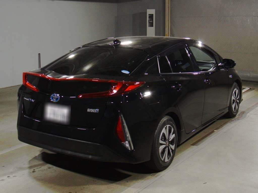 2017 Toyota Prius PHV ZVW52[1]