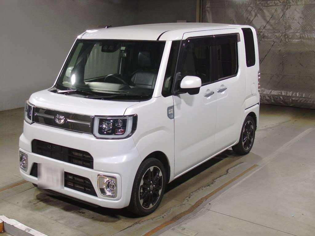 2021 Toyota Pixis Mega LA700A[0]