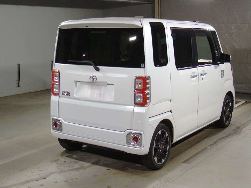 2021 Toyota Pixis Mega LA700A[1]