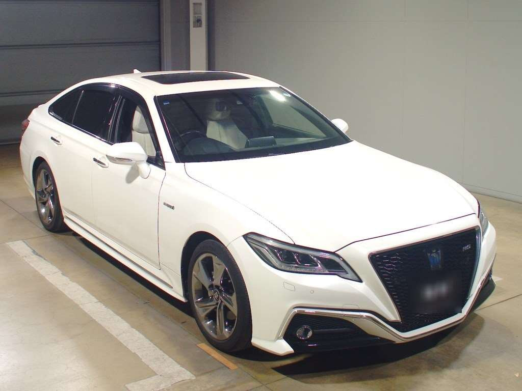 2018 Toyota Crown Hybrid AZSH20[2]