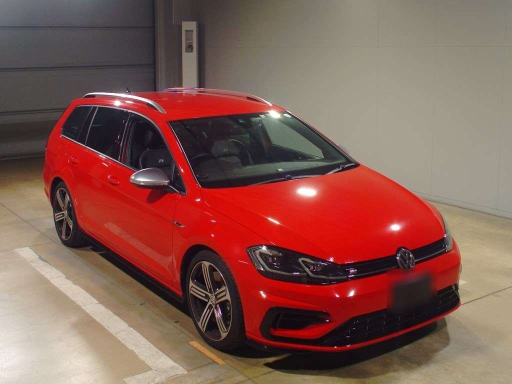 2018 Volkswagen Golf Variant AUDJHF[2]