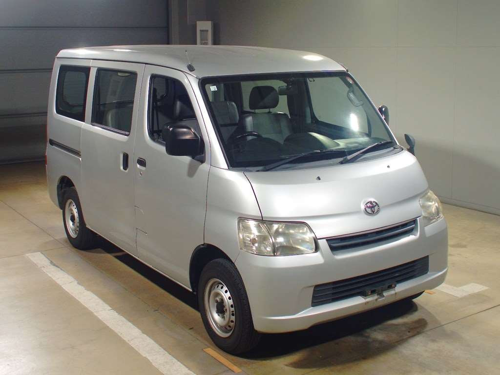 2013 Toyota Liteace Van S402M[2]