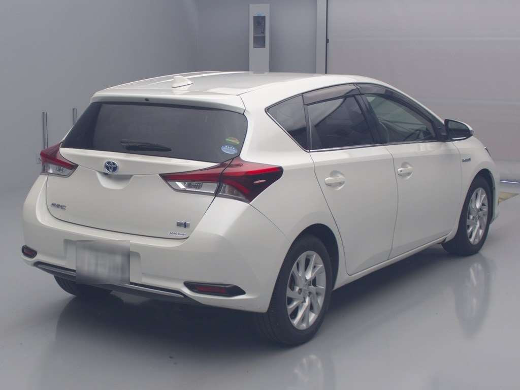 2016 Toyota Auris ZWE186H[1]