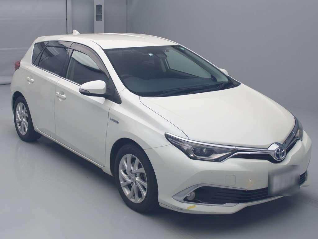 2016 Toyota Auris ZWE186H[2]