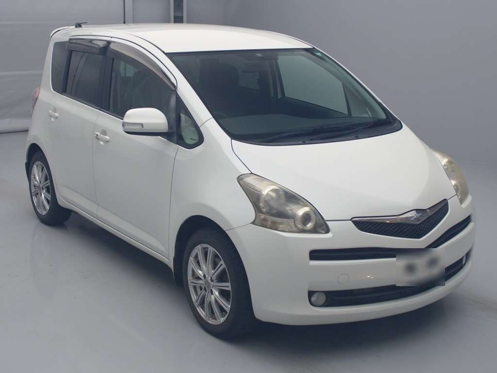 2010 Toyota Ractis NCP100[2]