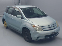 2005 Toyota IST