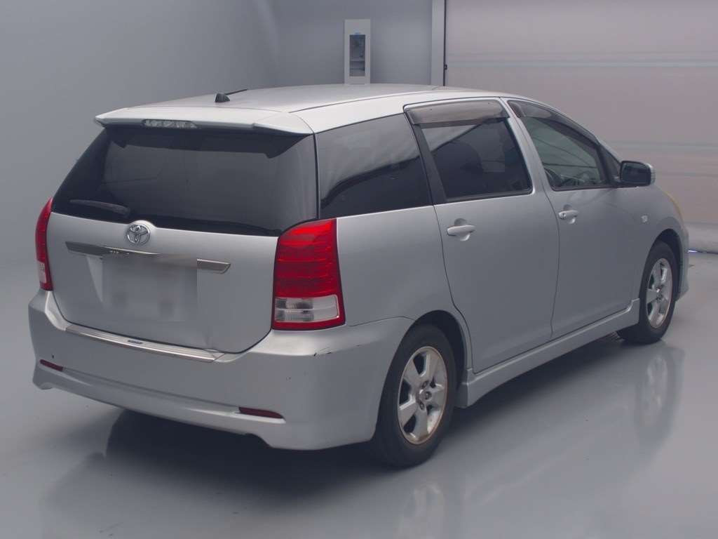 2005 Toyota Wish ZNE10G[1]