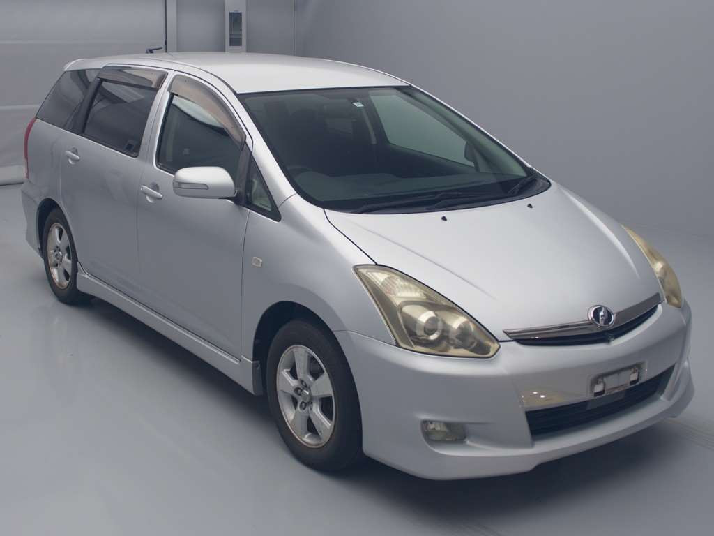 2005 Toyota Wish ZNE10G[2]