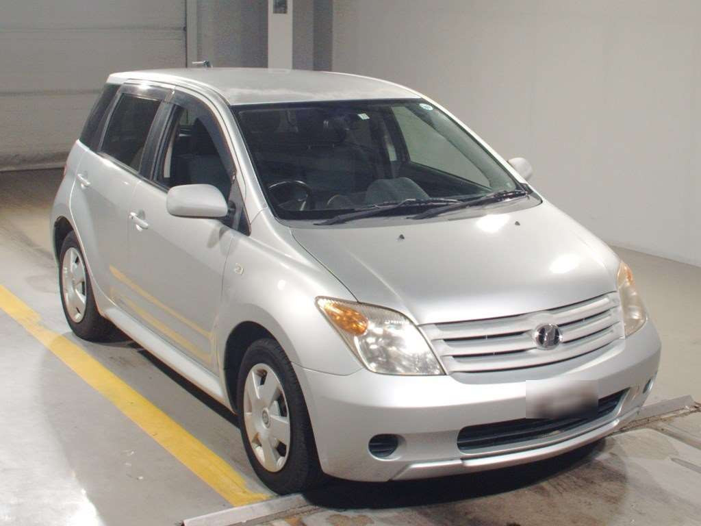 2005 Toyota IST NCP60[2]