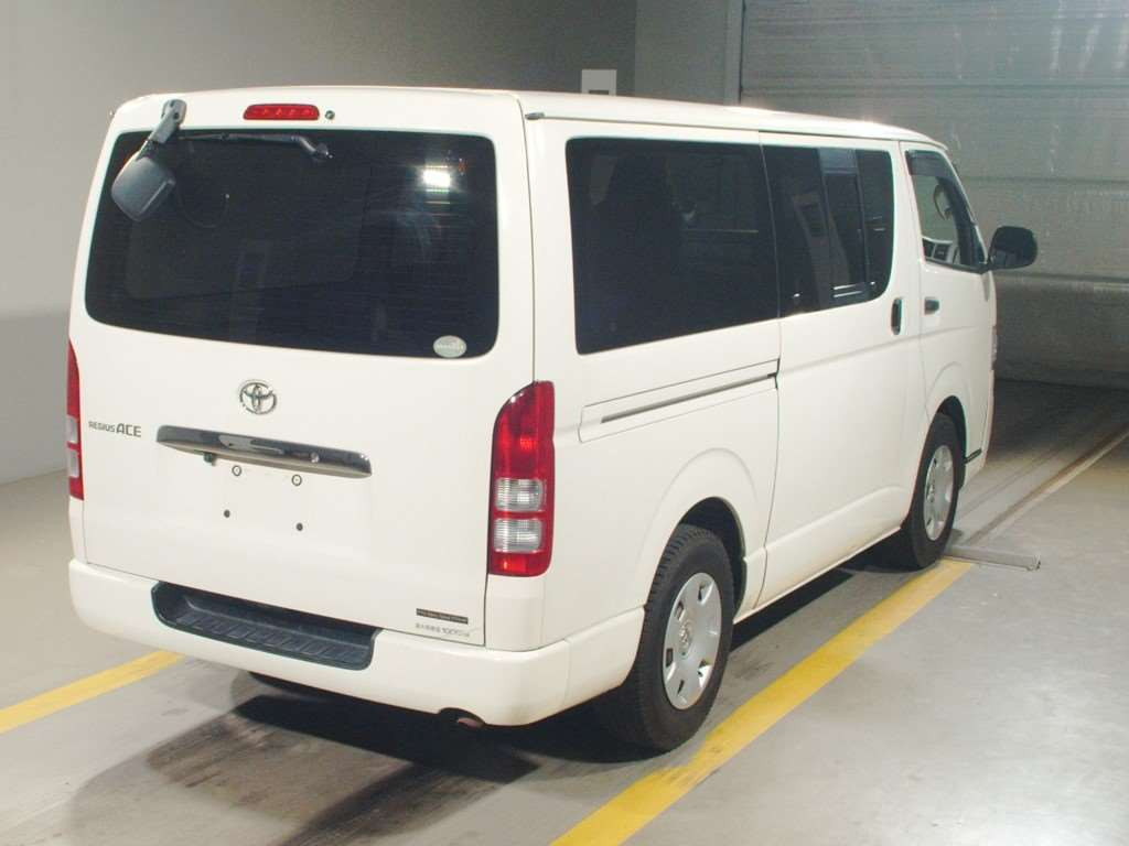 2013 Toyota Regiusace Van TRH200V[1]