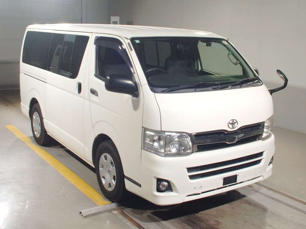 2013 Toyota Regiusace Van TRH200V[2]