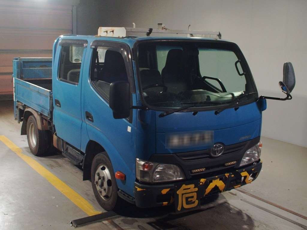 2015 Toyota Dyna Truck XZU605[2]