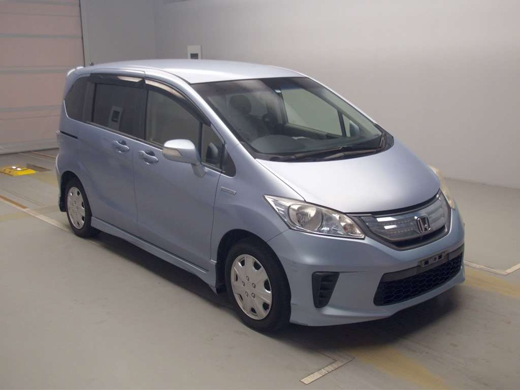 2013 Honda Freed hybrid GP3[2]